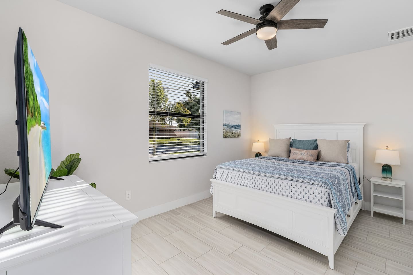 1st Guest bedroom (Queen-size) with Smart TV.