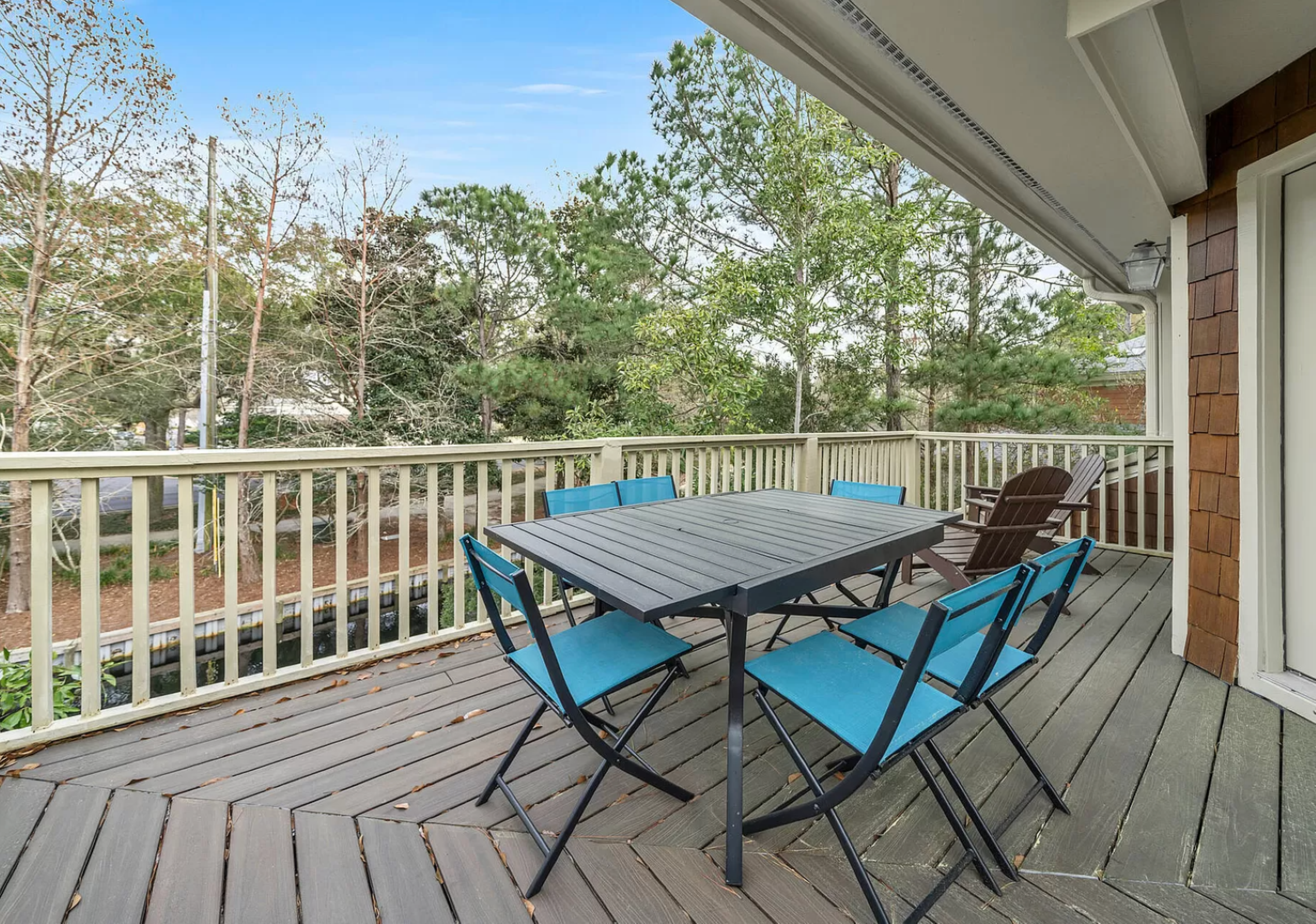 Why go to a restaurant when you can dine at a place like this?