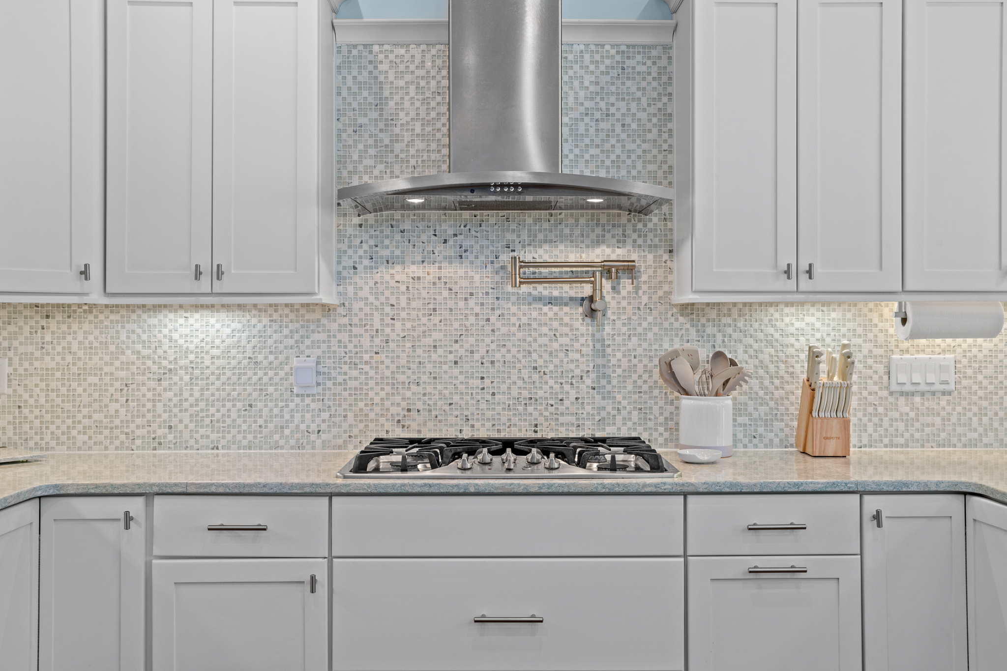 Whip up magic in a kitchen that’s been thoughtfully stocked with all the essential cookware.