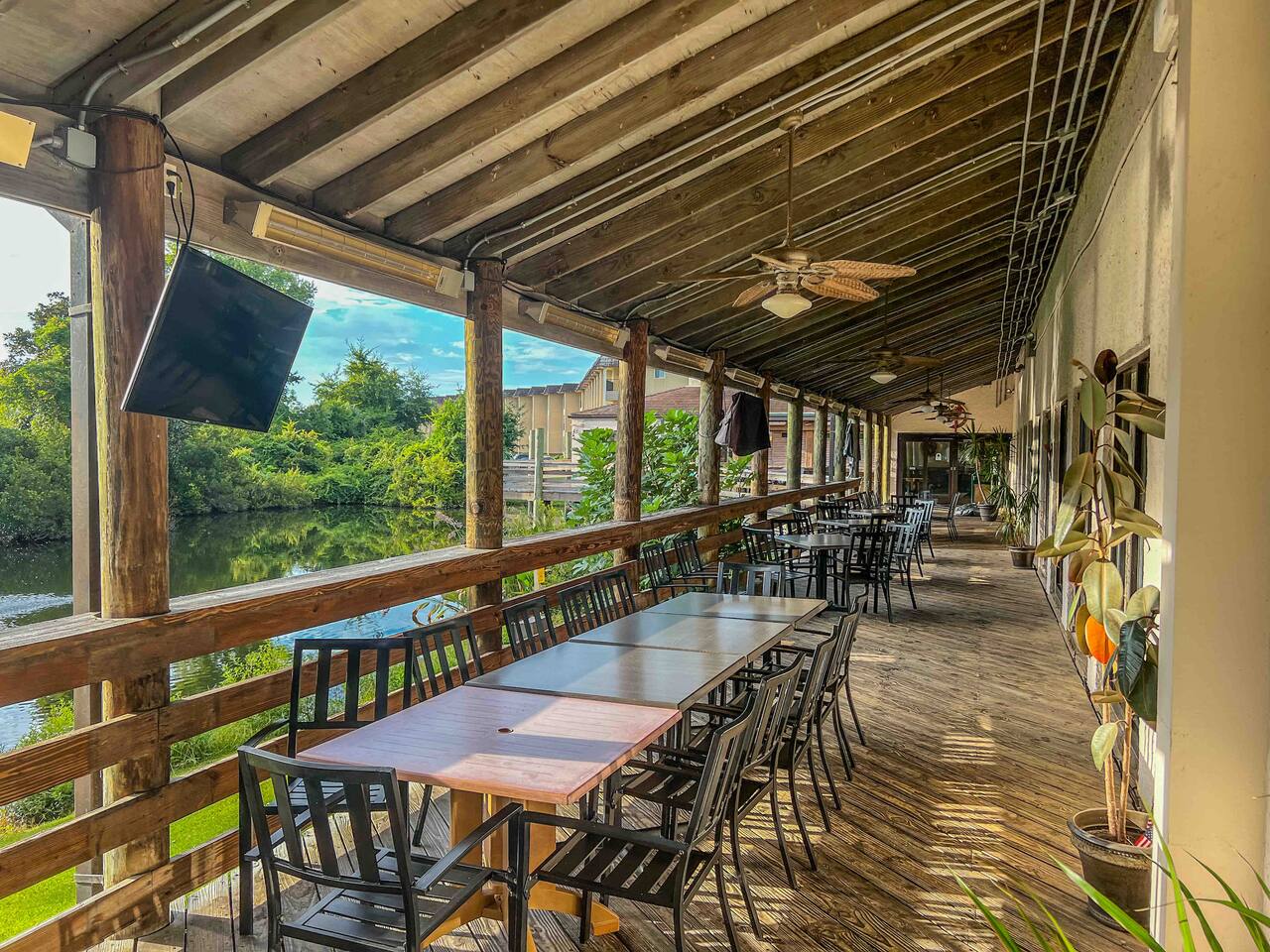 3 restaurants located throughout the resort!