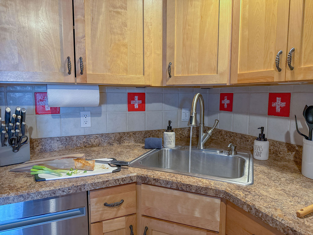 Featuring: Pots & pans, glassware, bakeware, quality knives, and more.