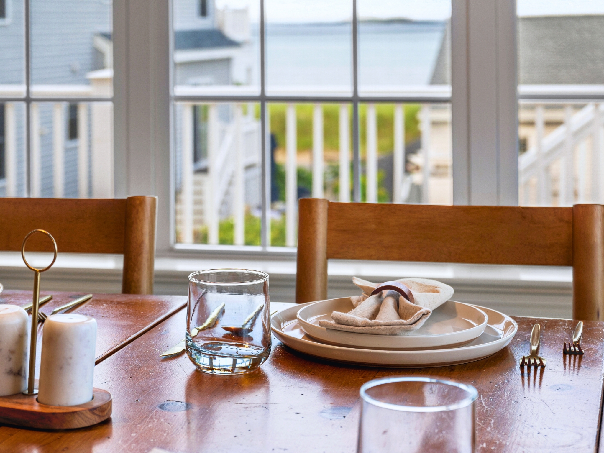 A dining space that welcomes you to enjoy both the food and the company