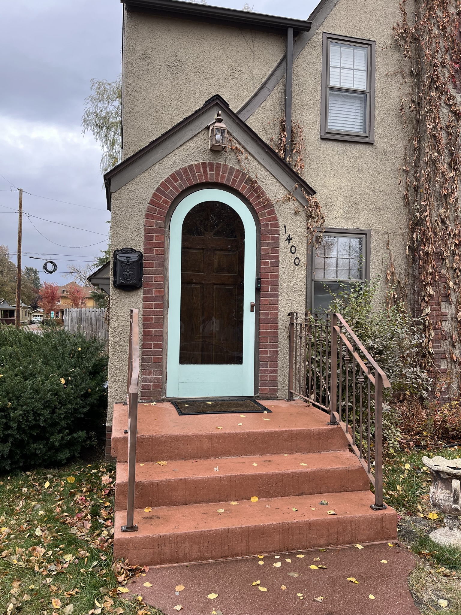 Historic Twin Tudors Inn Southwest Room 5