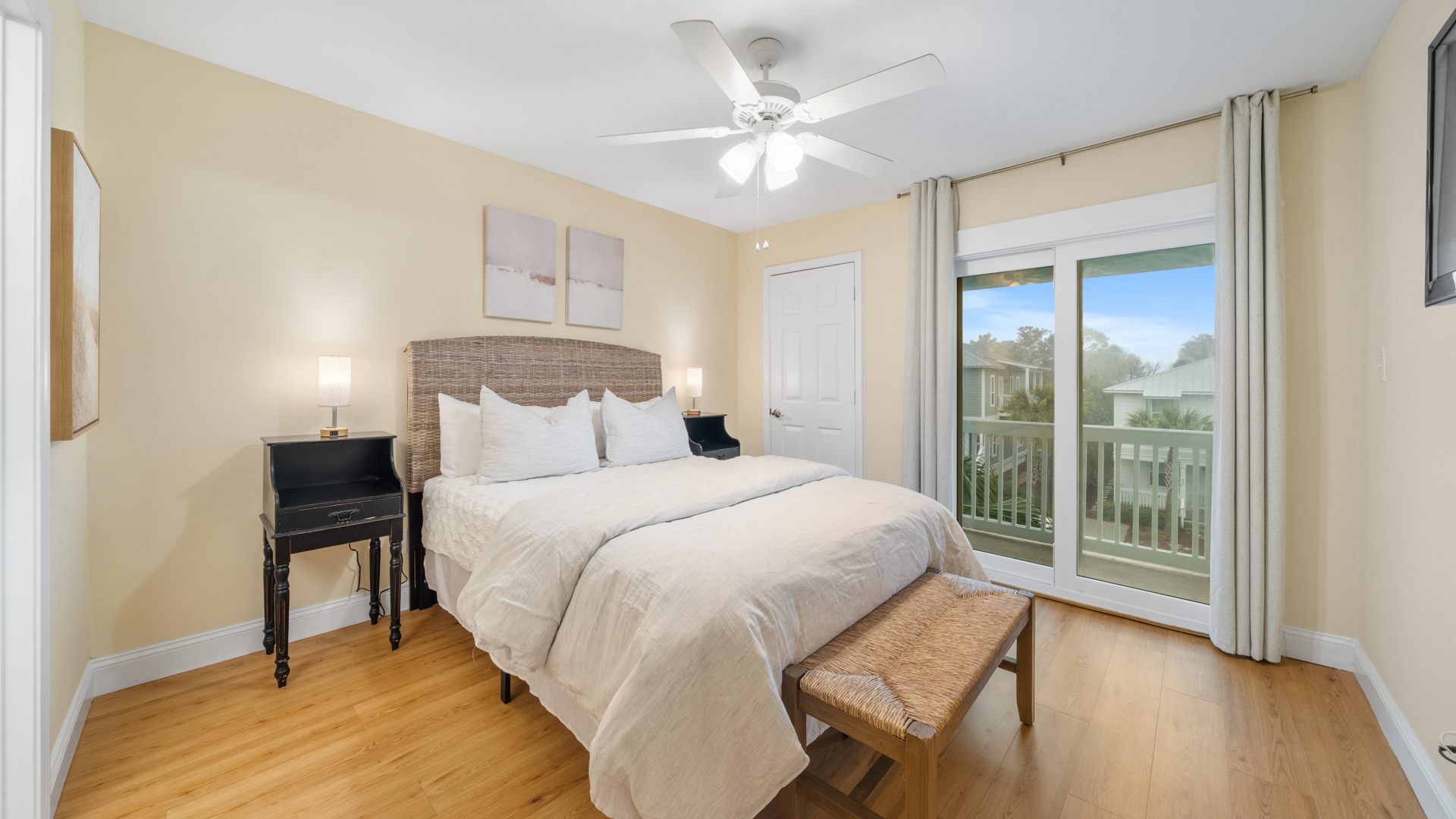 Sand Dunes Room (3rd Floor)