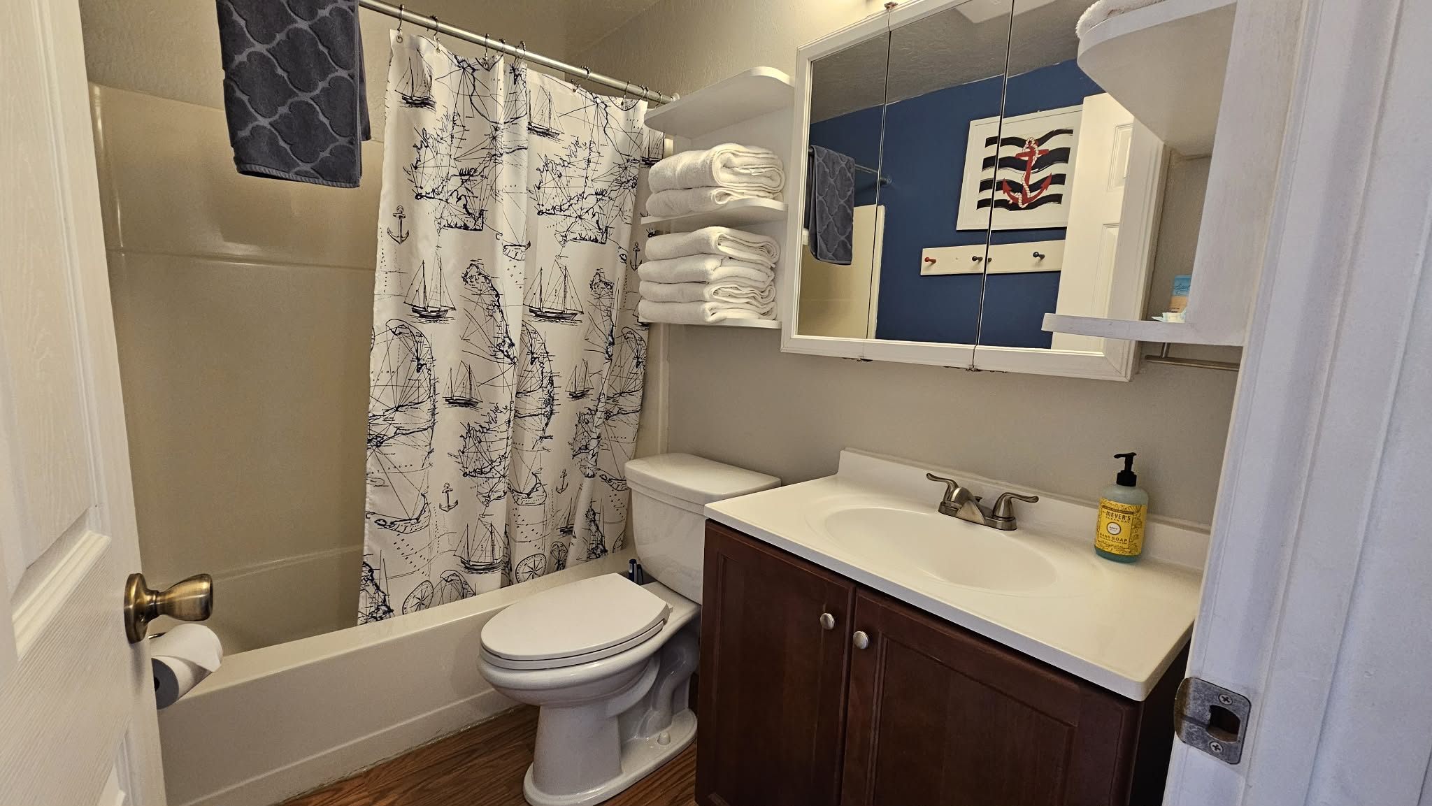 main floor bath with shower tub/combo