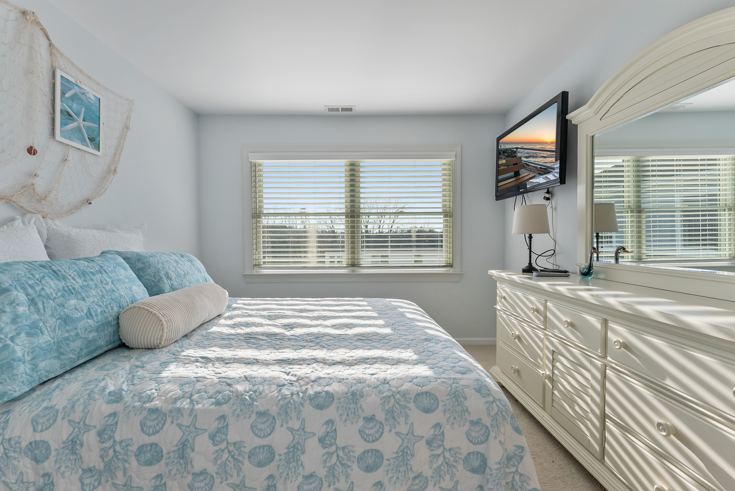 2nd Bedroom with Queen Bed and TV