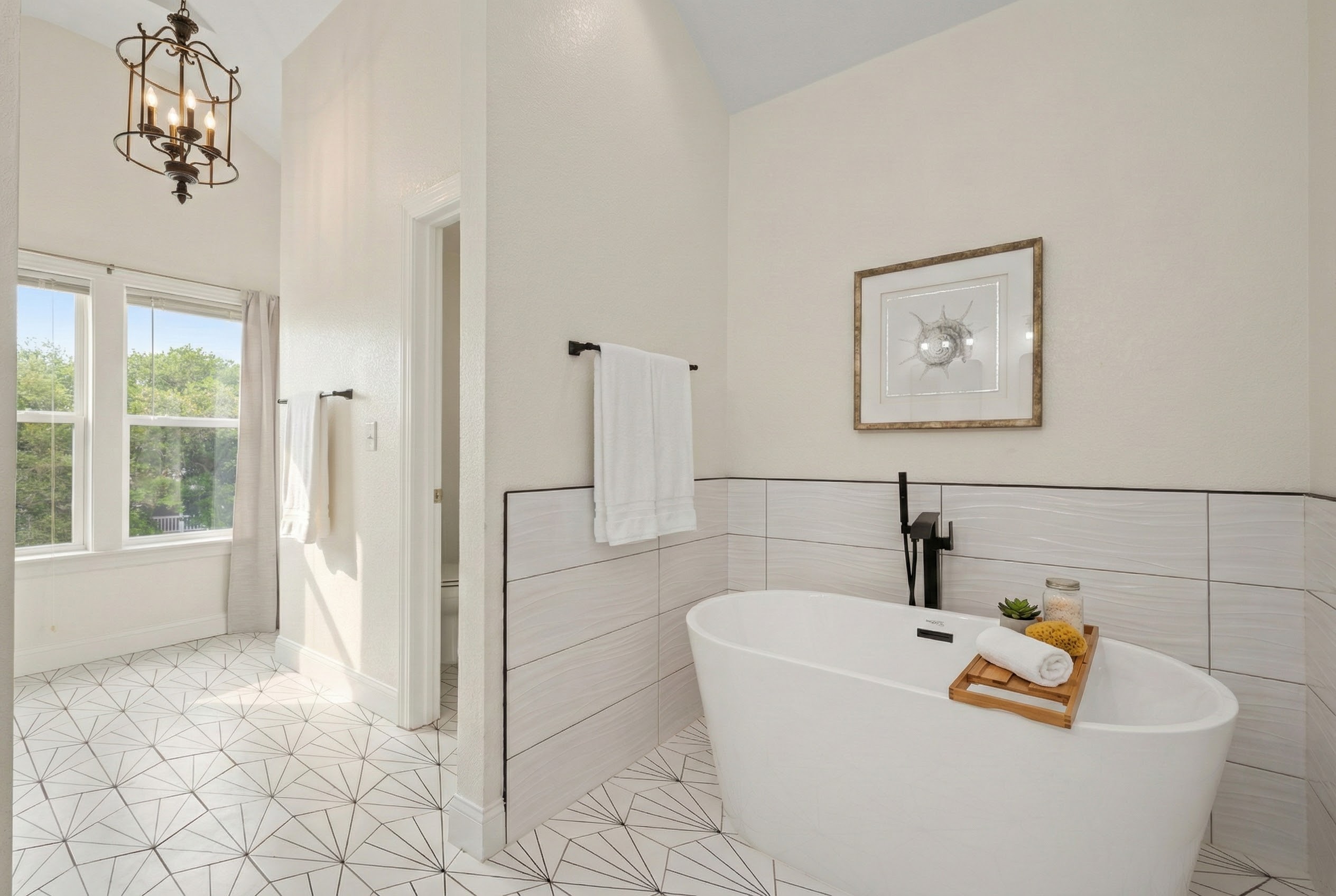 Soundside Pearl — En-Suite Bath