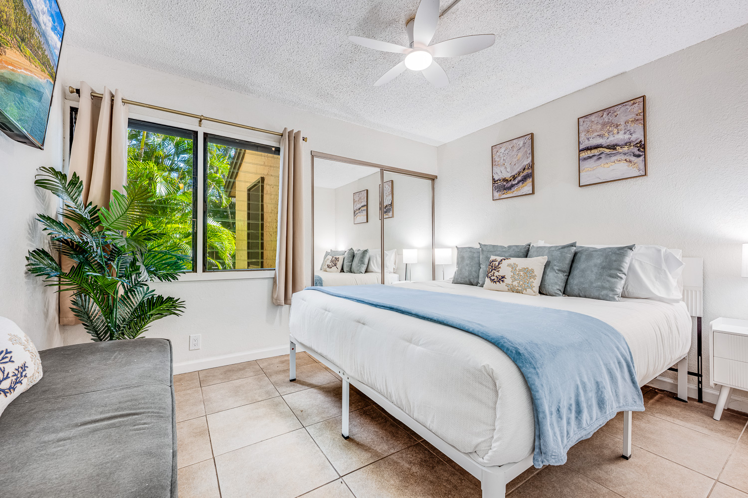 Plush king bed, tropical view