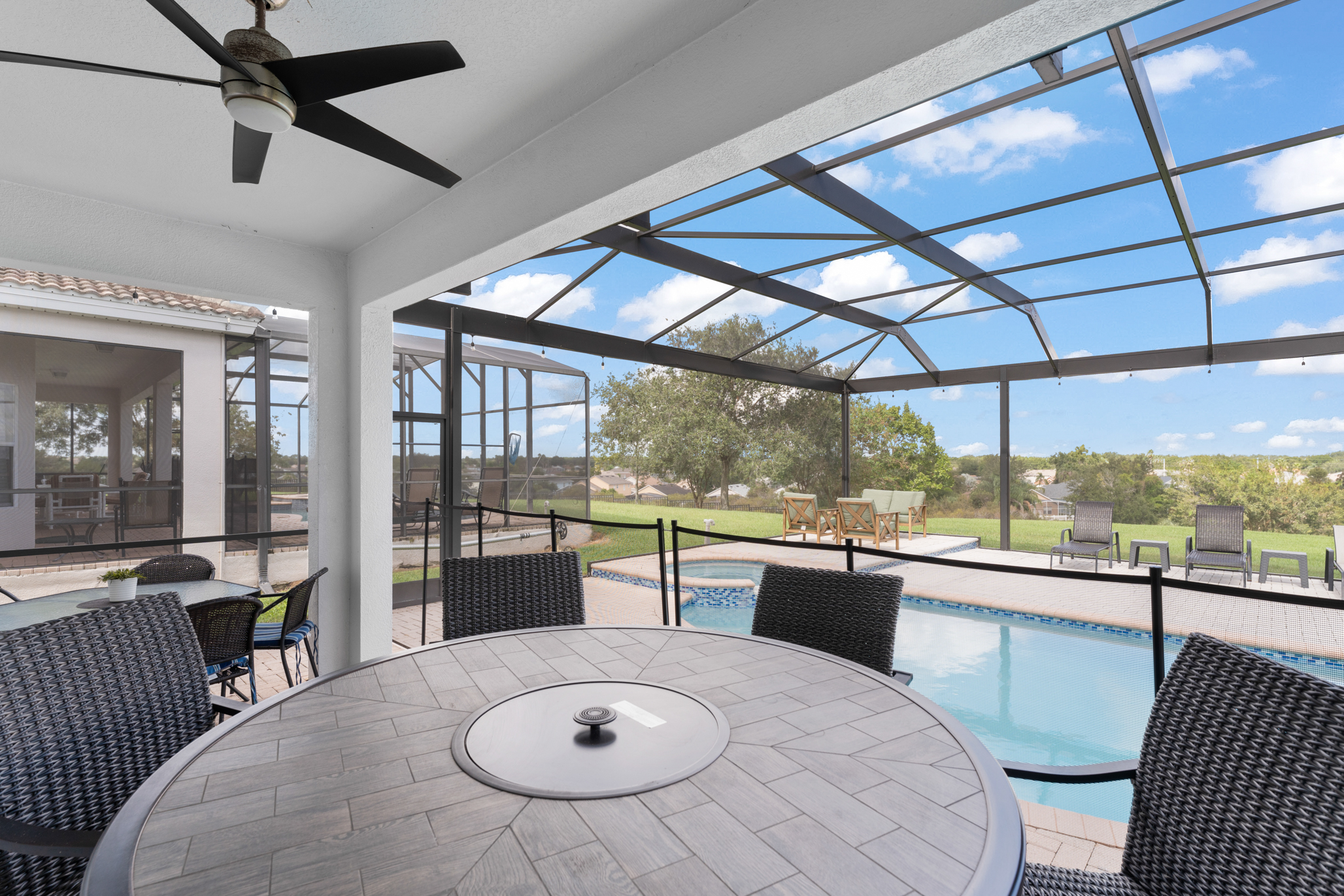 Alfesco dining or pool side relaxation