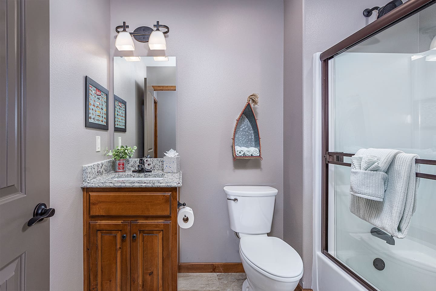 Upper Level Bathroom in between bedrooms