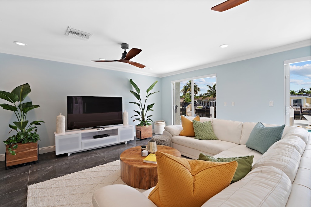 We love this living room! The plants are real.