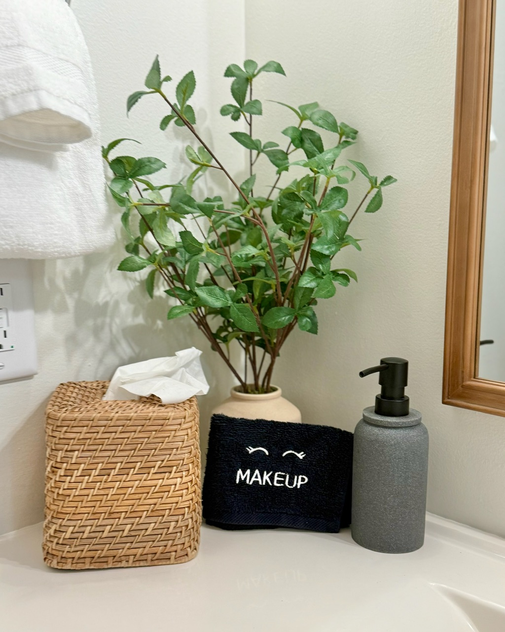 Make-up washcloths are provided