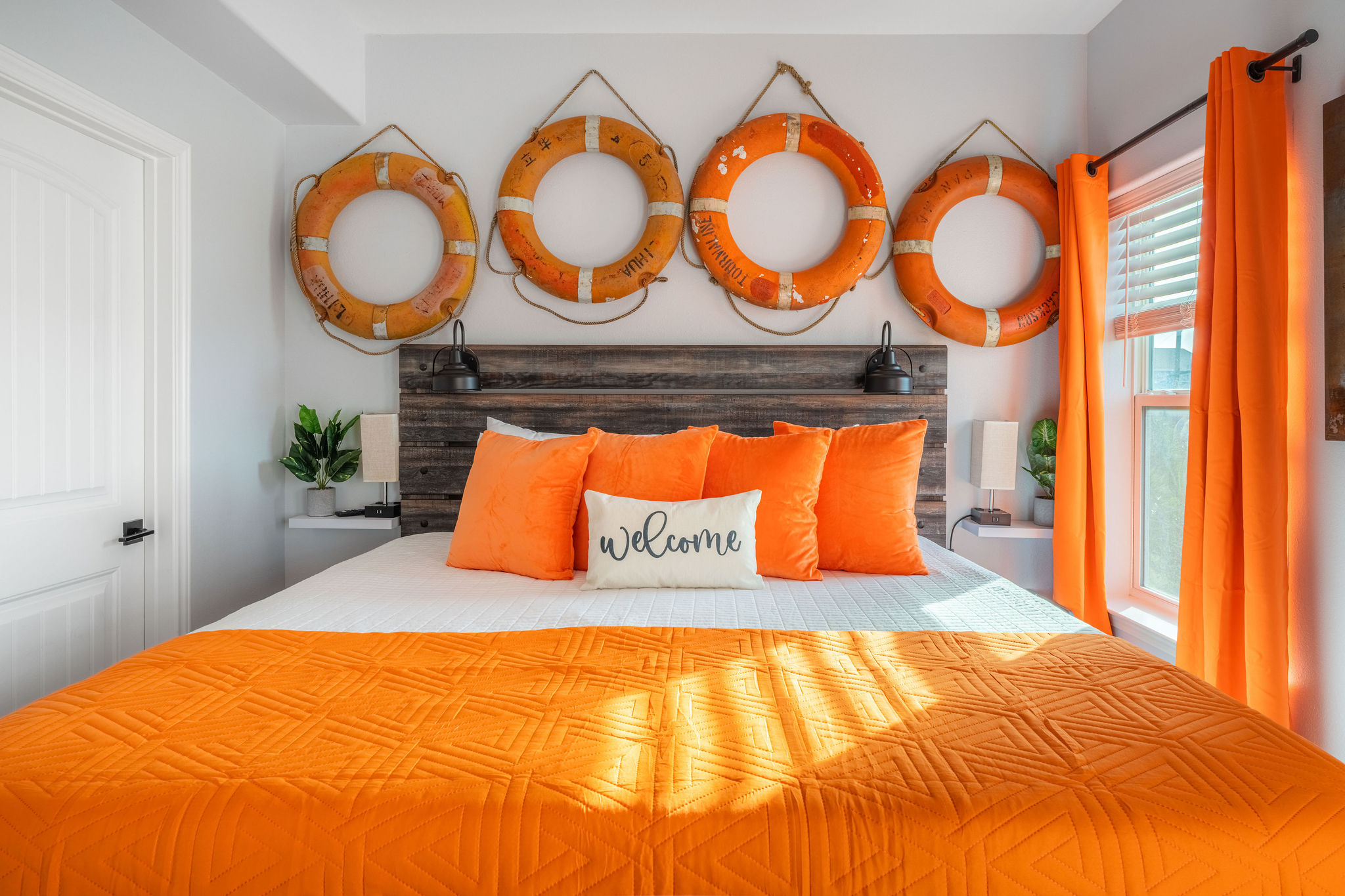 Titanic King Suite on the main floor — King bed, 40" TV, private ensuite bath. Skip the stairs and still sleep like royalty