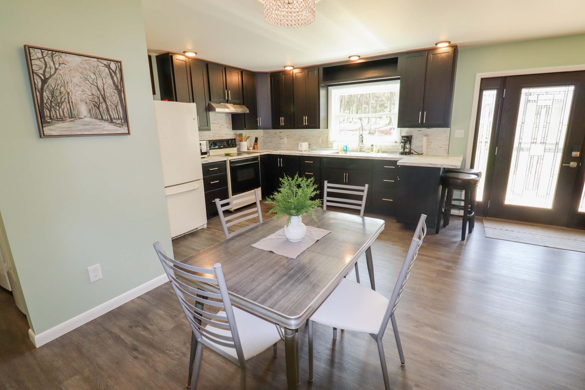 Fully equipped kitchen for easy meals, morning coffee, or a quiet night in