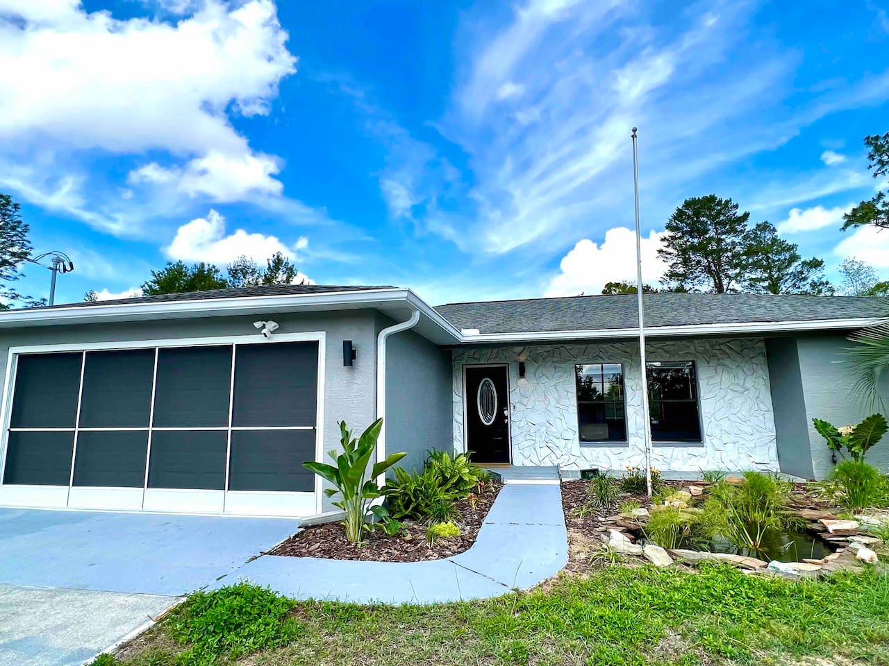 Easy to find and plenty of parking area on the quiet street