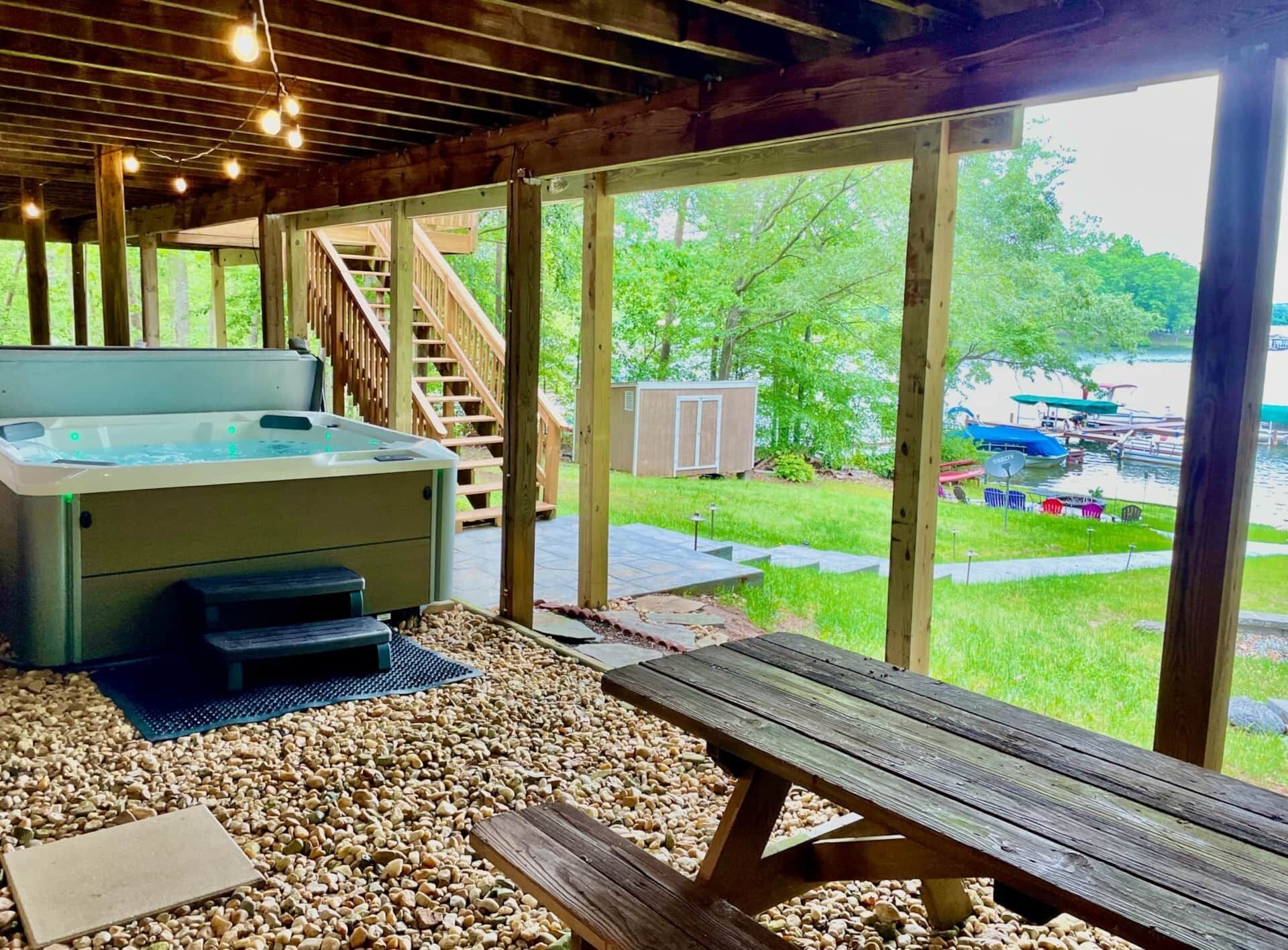 Outdoor spa tub