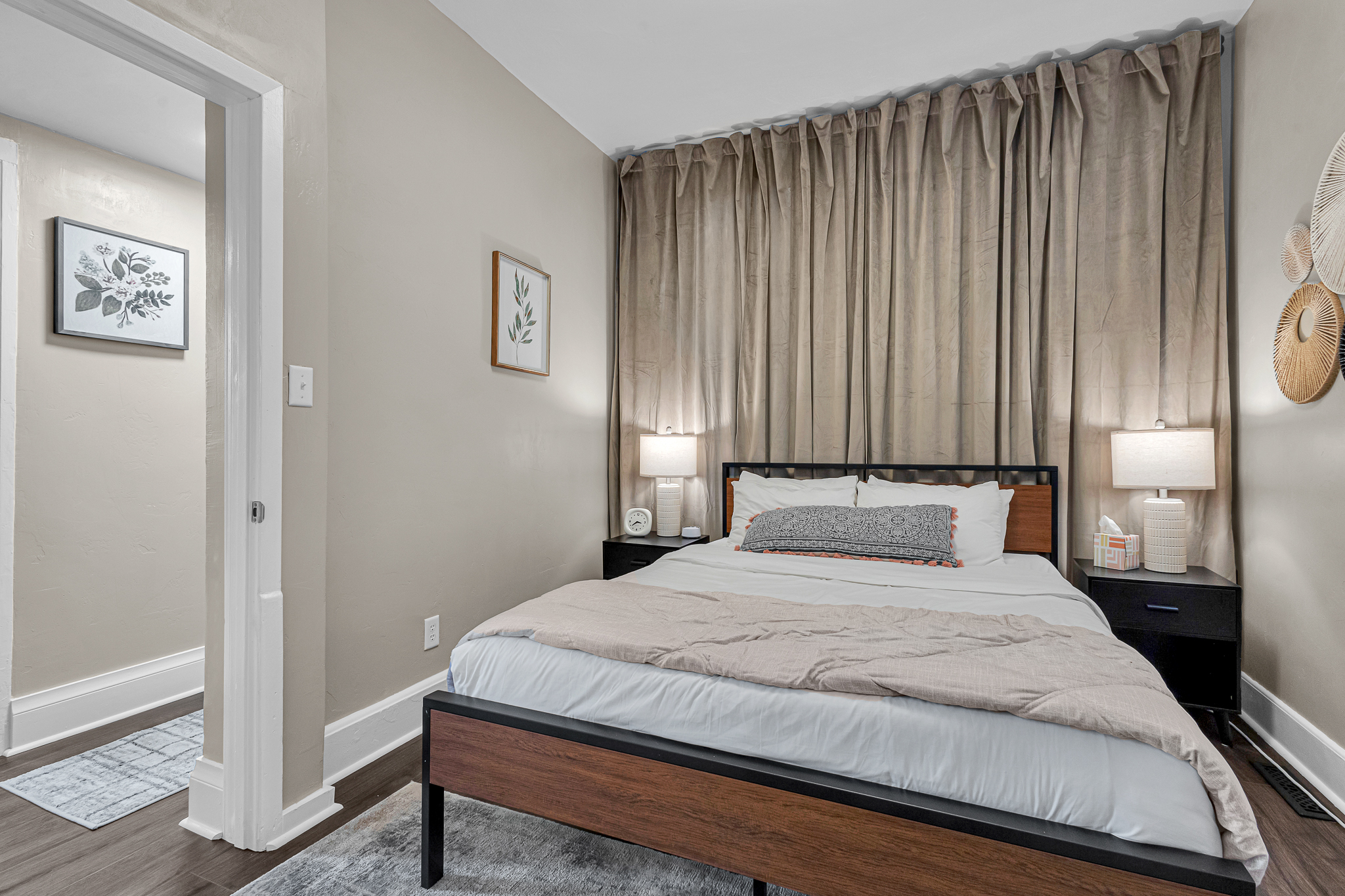 Lower Queen Bedroom
