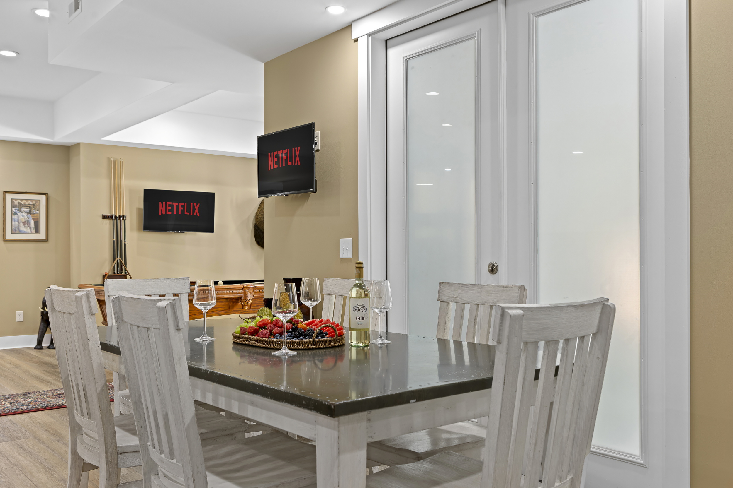 Dining Room: Gather around for fun dinners with Netflix and delicious treats at your fingertips!