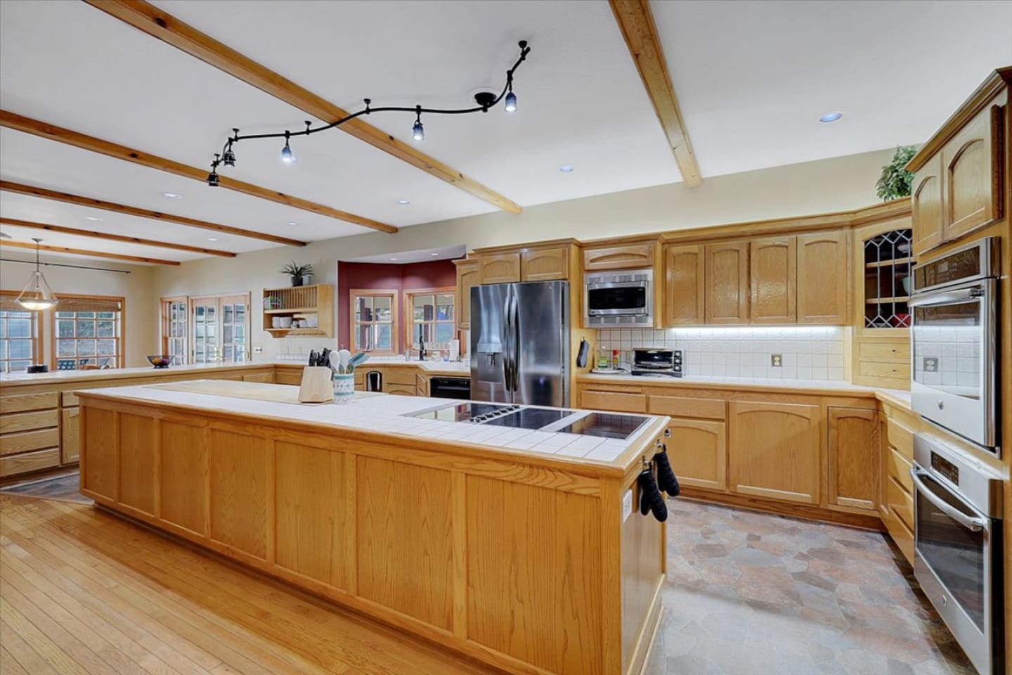 Large Gourmet Kitchen with Island