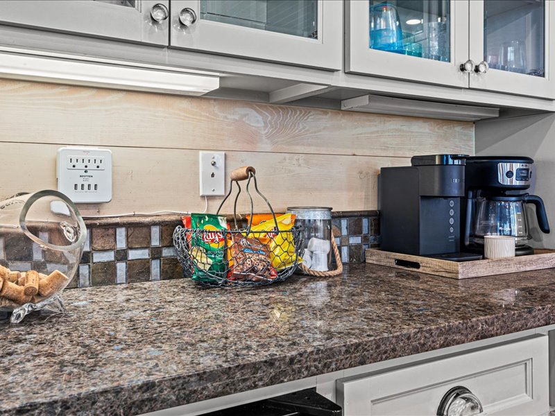 fe33240bbfdc46e8a48735340a9096e9 | Beachhouse | Texas | TX | Vacation Homes | Galveston | Crystal Beach | Kokomo | Breezy Days | Beachfront Elegance | Sunrise Serenity | Southern Sands Property Management, LLC