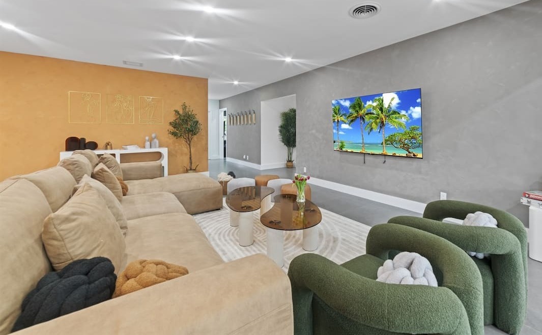 [Living area] 75" Roku TV
