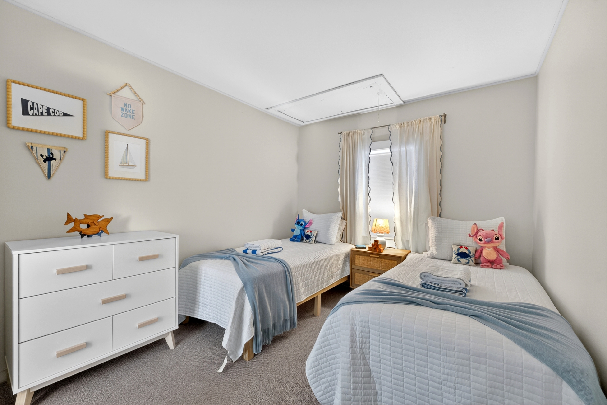 A comfortable bedroom with 2 single beds suitable for those traveling with kids.