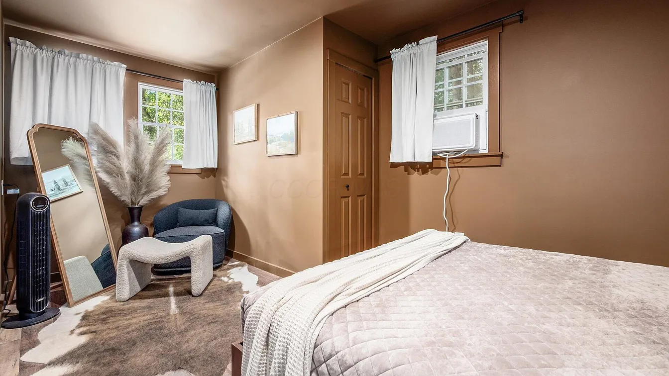 Upstairs Back Bedroom 4