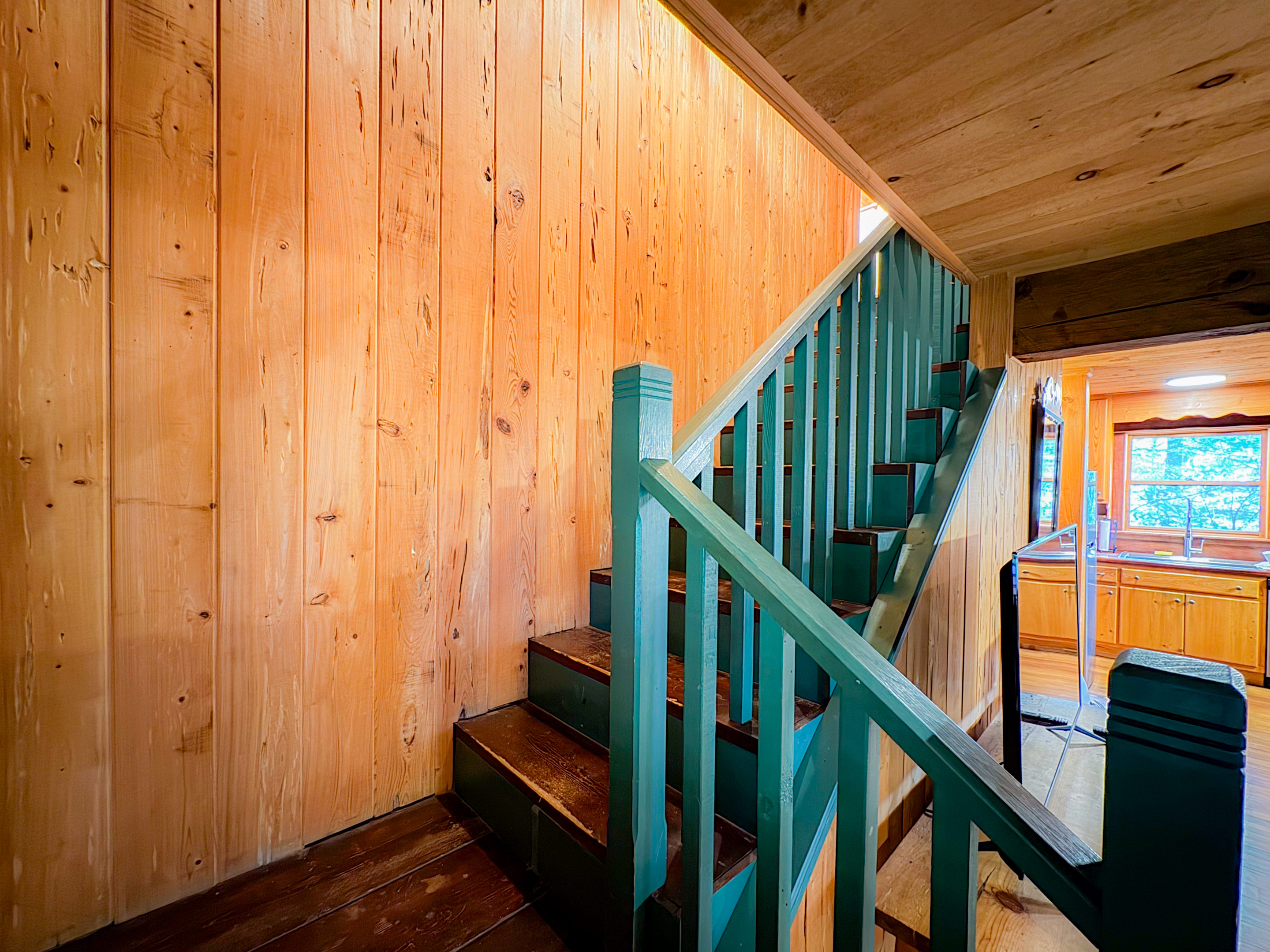 Stairs to the loft | Upper level bedrooms