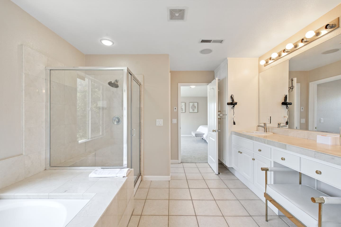 Spacious bathroom