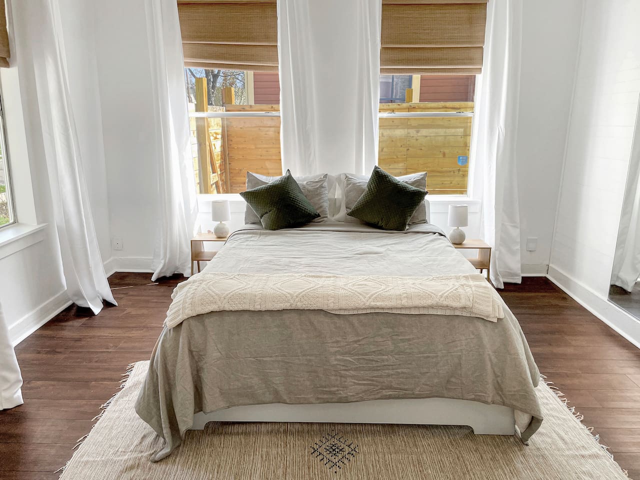 Can’t you see yourself falling into this queen sized bed!