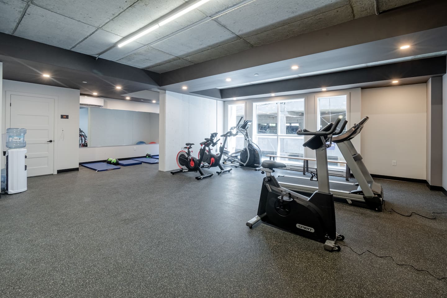 Salle d'exercice commune à l'immeuble.