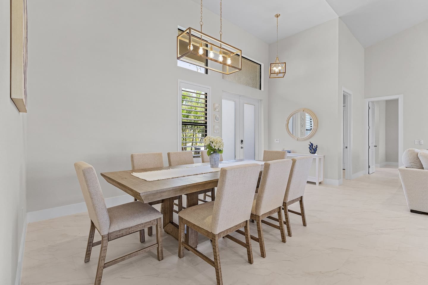 Experience elegant dining in a spacious area, featuring stylish seating for up to 8 guests—perfect for memorable gatherings and family feasts!