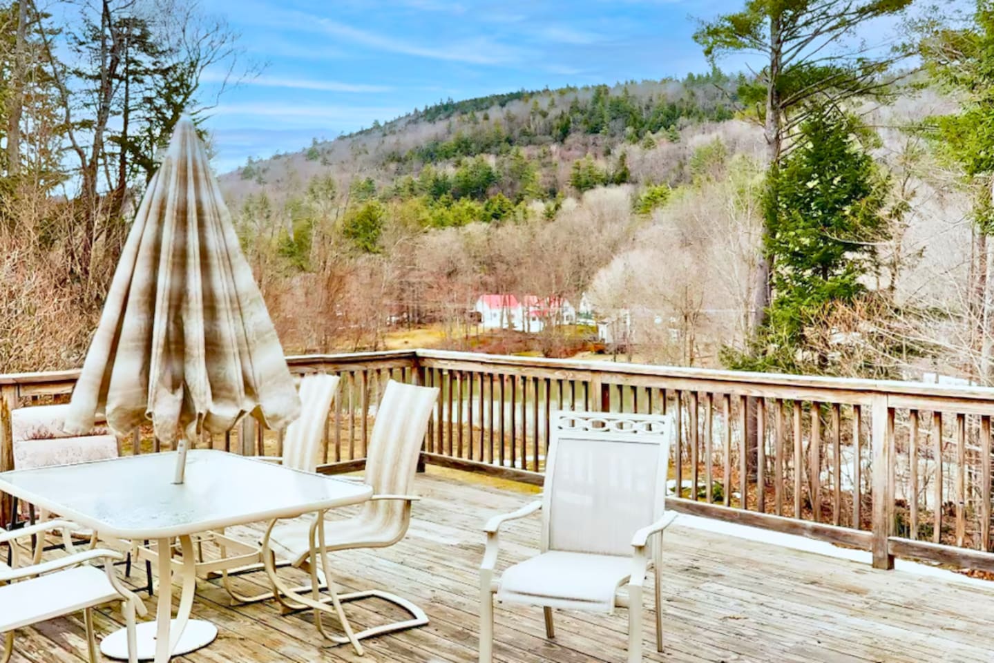 Big Deck with lake view ready for a big cookout! 