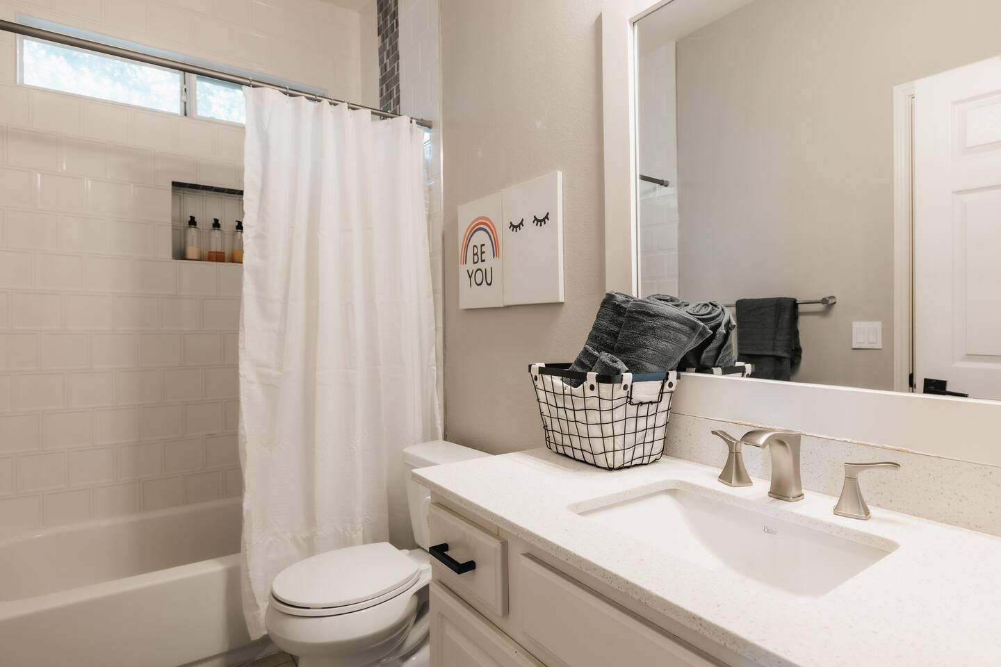 guest full bath room 1