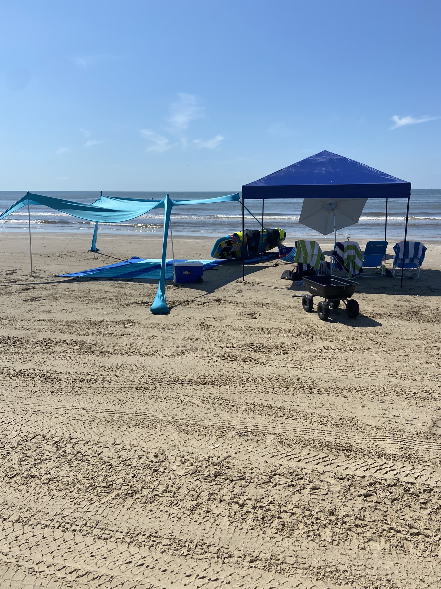 Beach items free to use (subject to availability). Paddleboard and kayak (not pictured) are available to use with a security deposit.