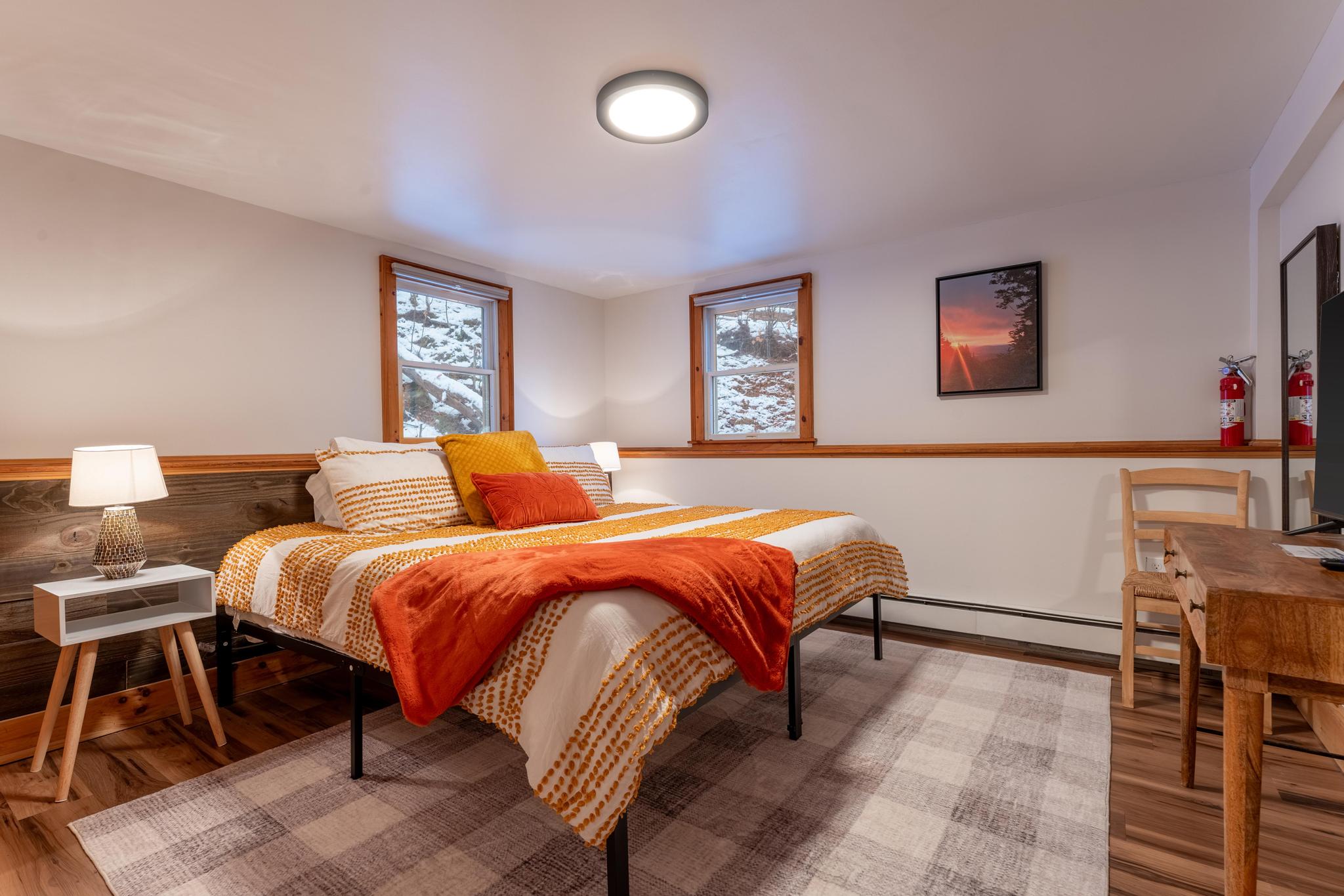 1st floor "Fall" king bedroom
