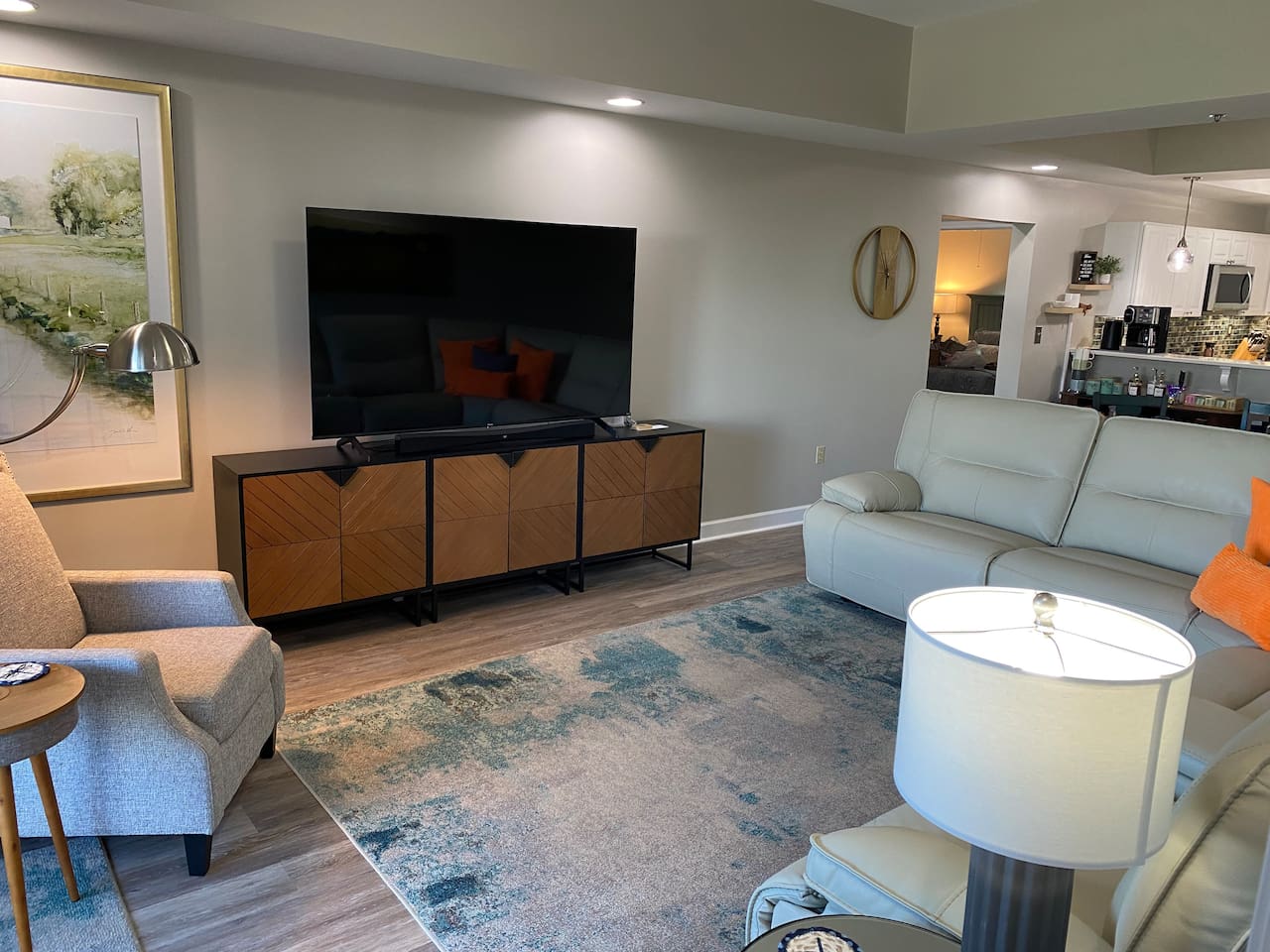The main den gives your family and friends a spot to gather to watch a movie with a shareable tub of popcorn. Throws available and stored on the right side of the TV credenza. 