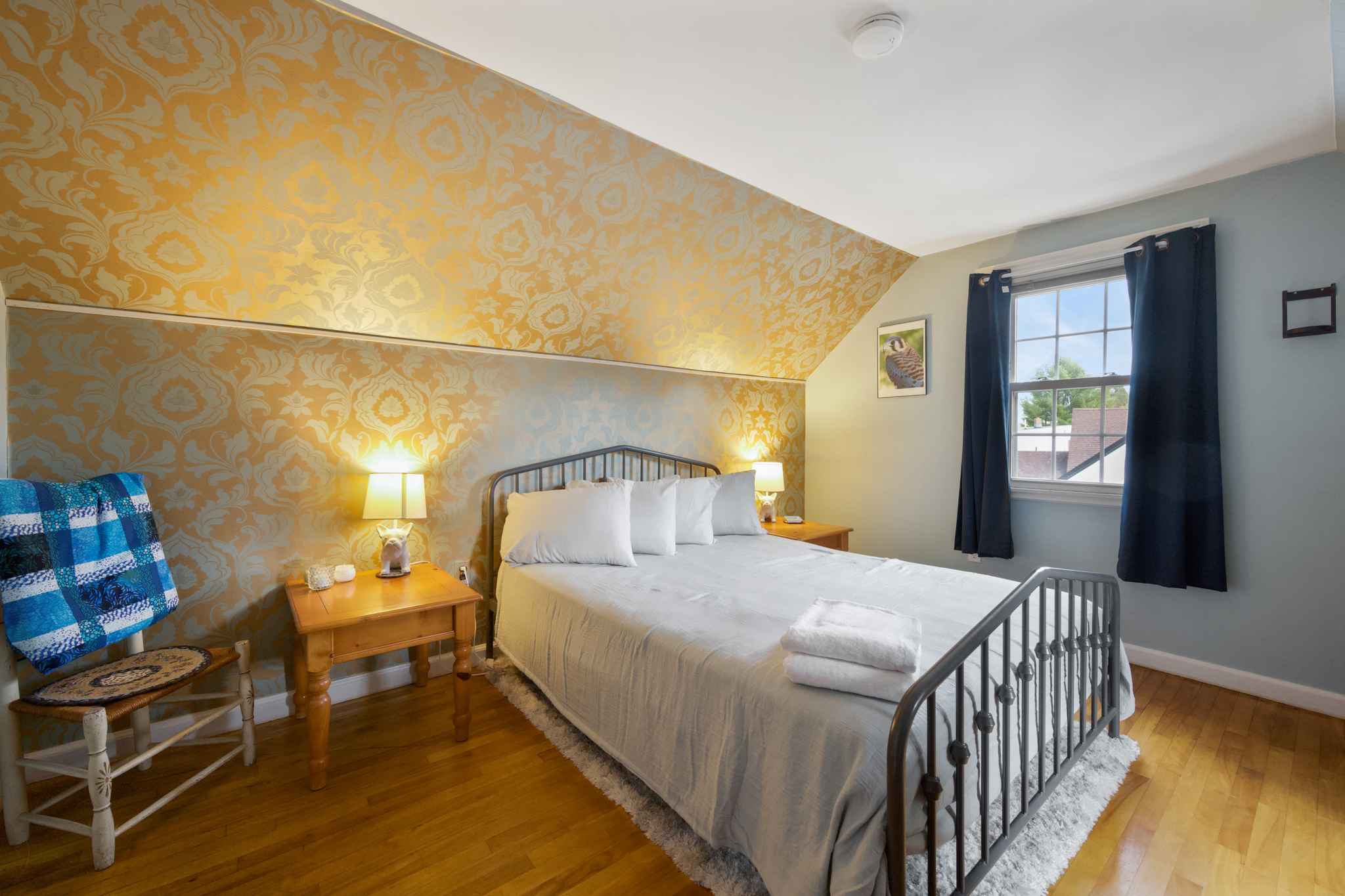 Wild theme with queen bed and window