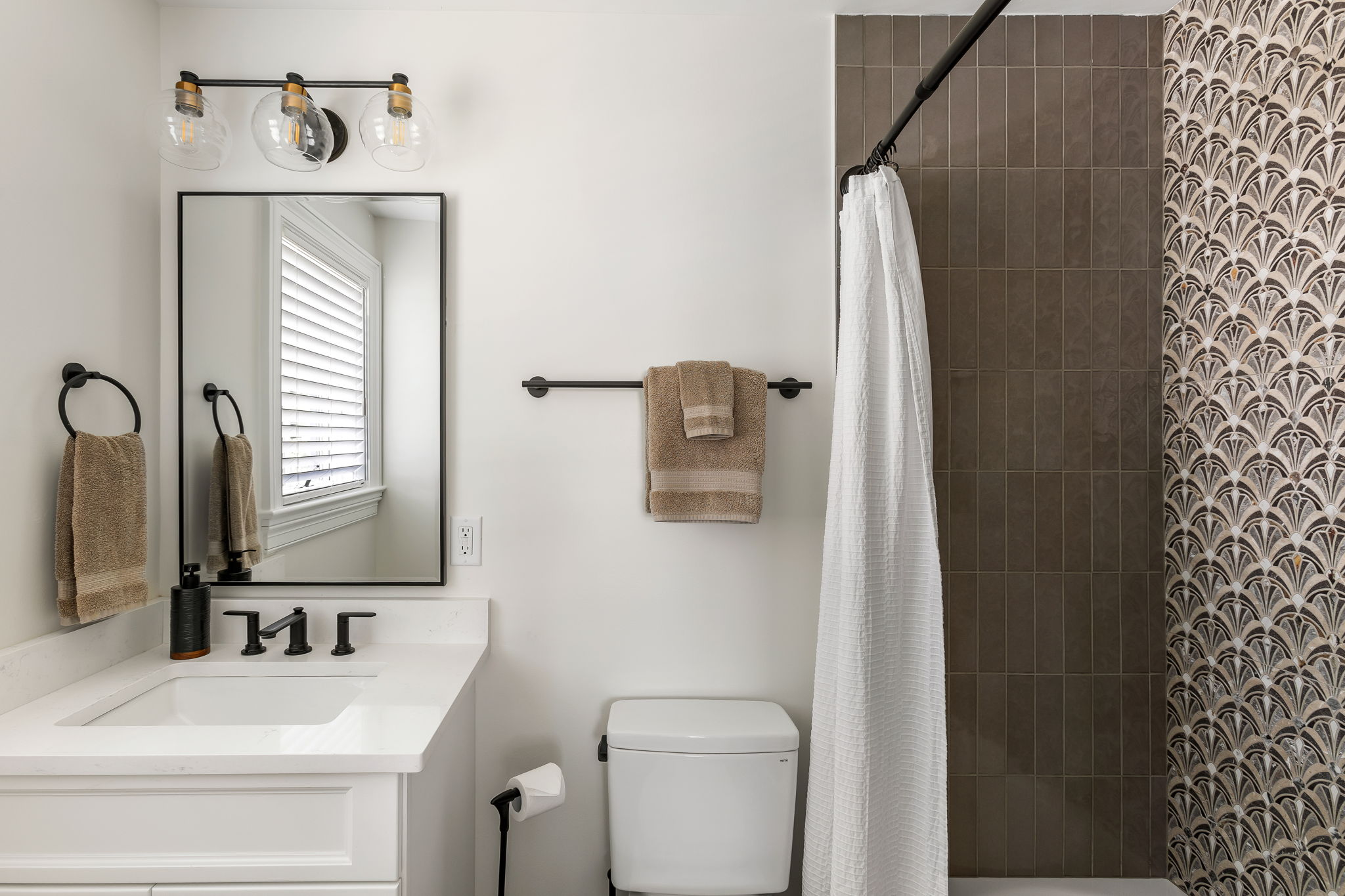 En suite bathroom 4