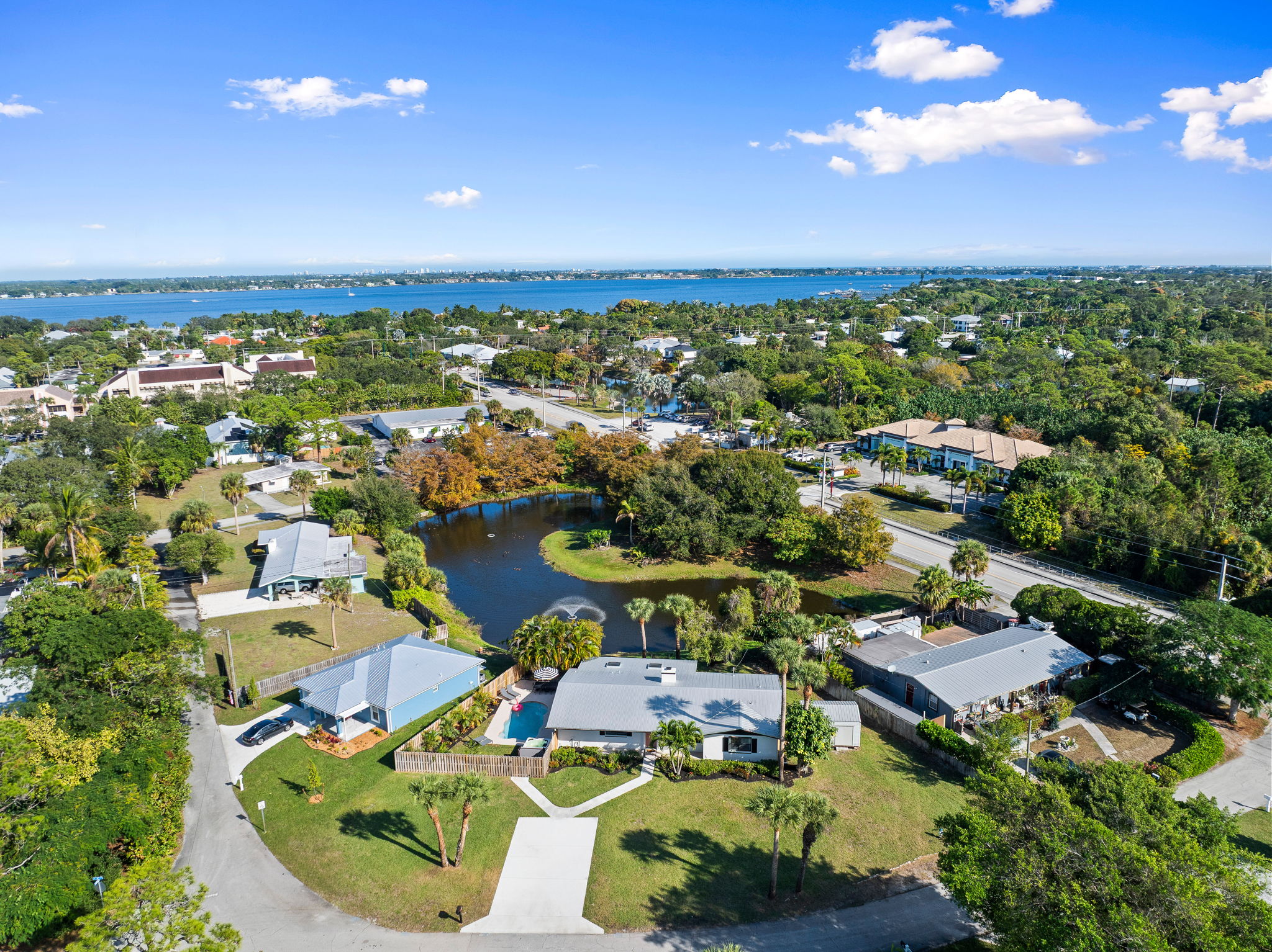 4.5 Miles from the Beach! 10 Minute drive