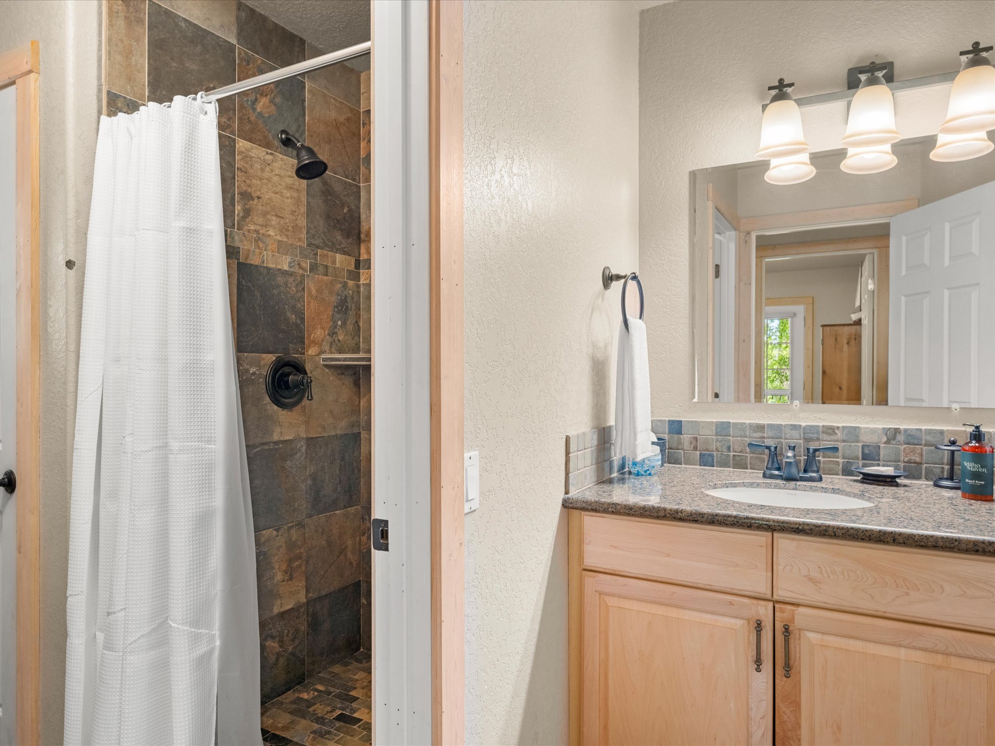 Hawks Nest Bathroom 2