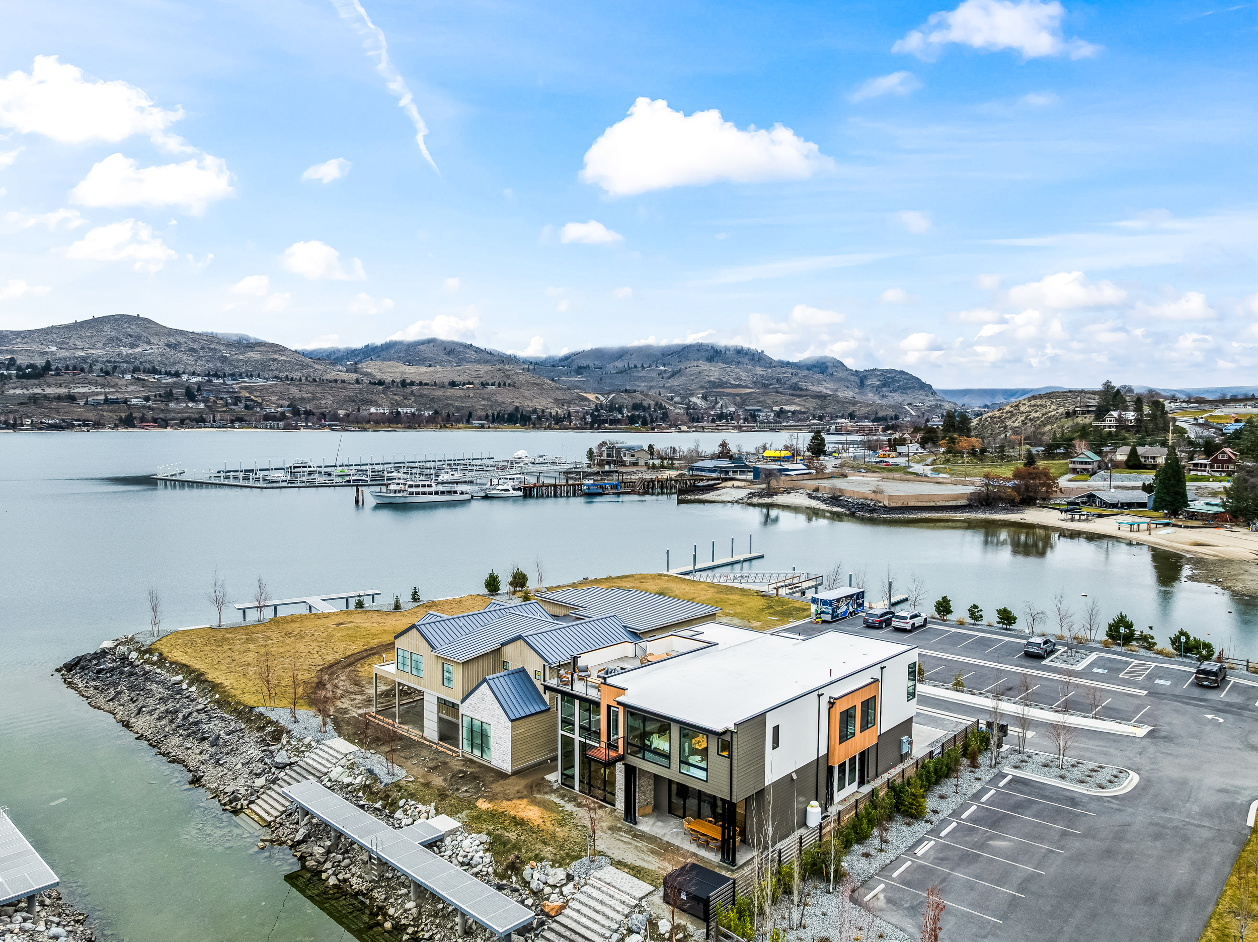 Lakeside Oasis is on The Fingers, a new development with very few luxury homes.  Guests should know you are next-door to one neighbor, across the canal from 2 neighbors and behind a boat rental company that is open in the summer months.