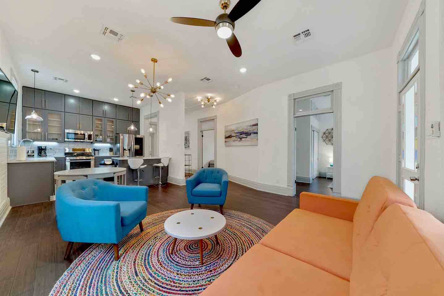 Lavaca Casa Walk to Downtown, the Riverwalk & More SAcations Visit