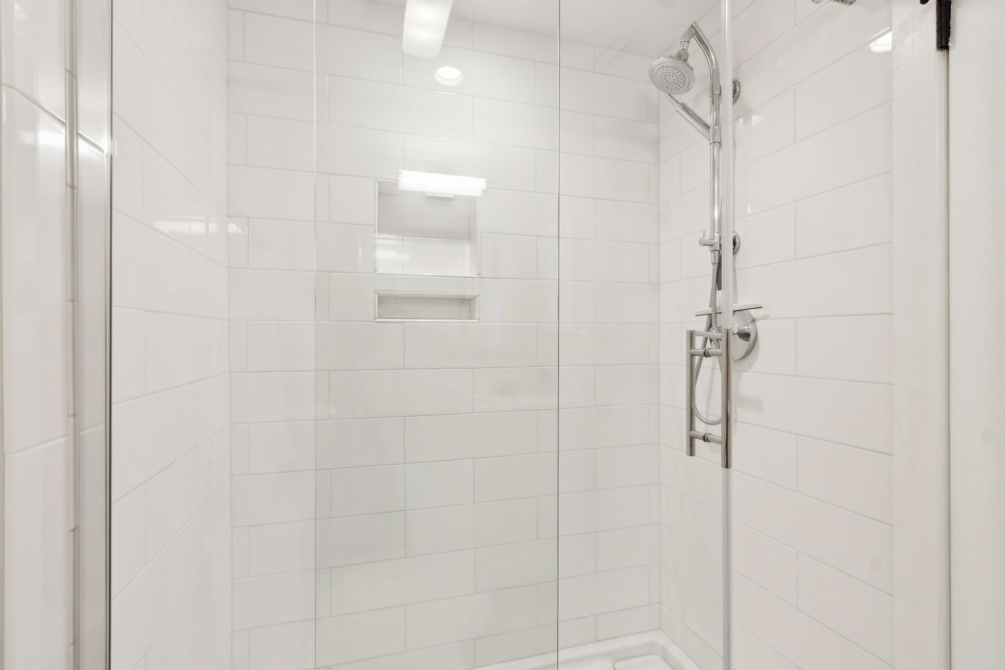 Bath for Queen BRM/large walk in shower-closet just out side