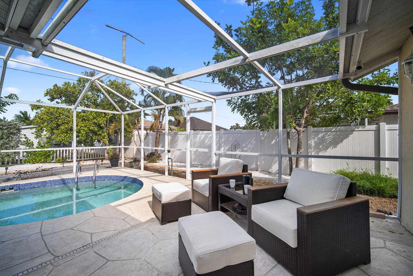 launge chairs by the pool