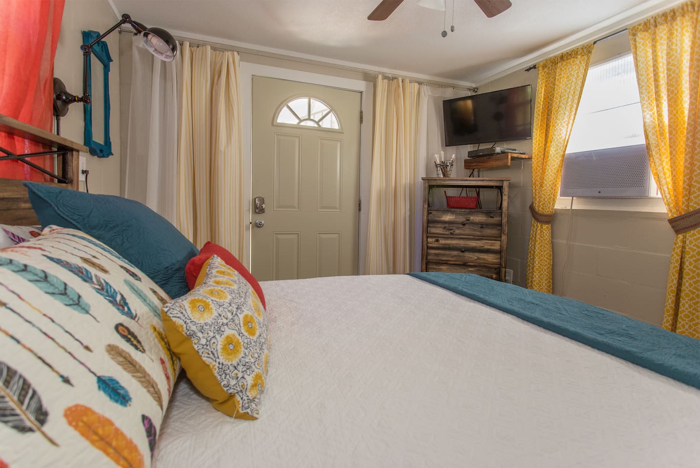 "The house was clean, fast wifi, with comfortable bedding and had everything that was needed."
-Ty
Guest Review