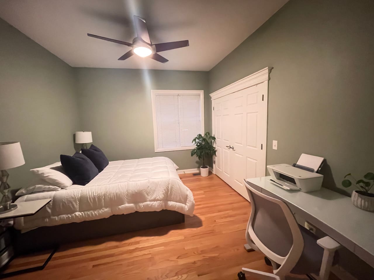 Large bedroom with extra room for sleeping arrangements