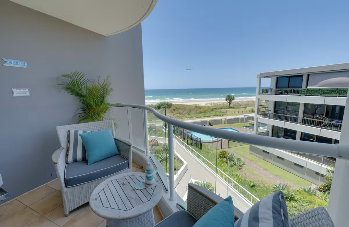 Beach Views & Comfy Lounge Chairs