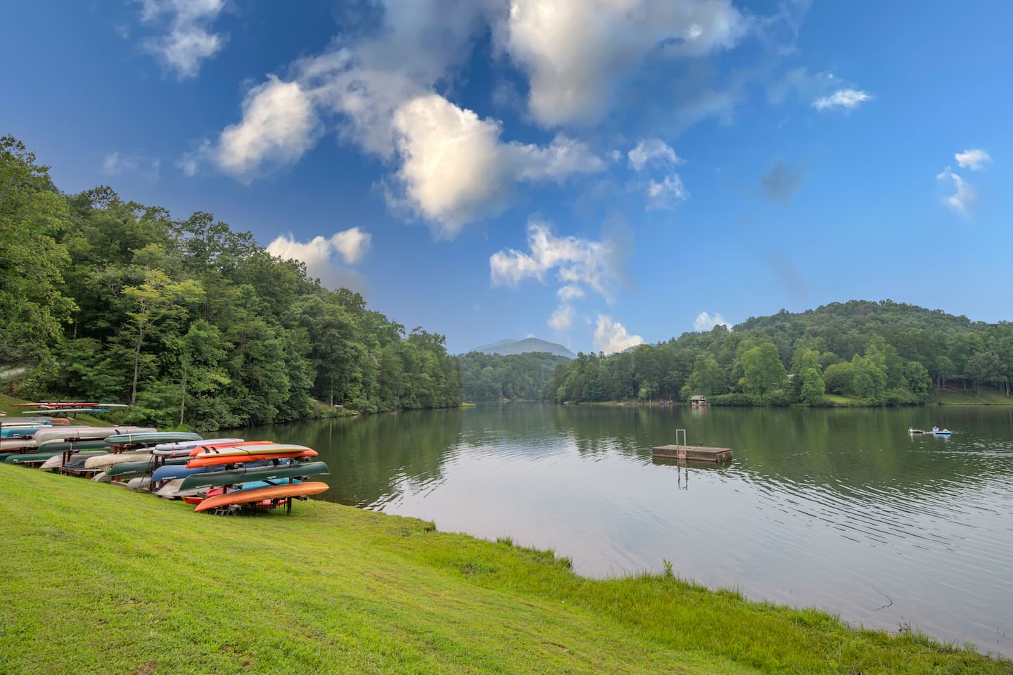 Side view of Mirror Lake