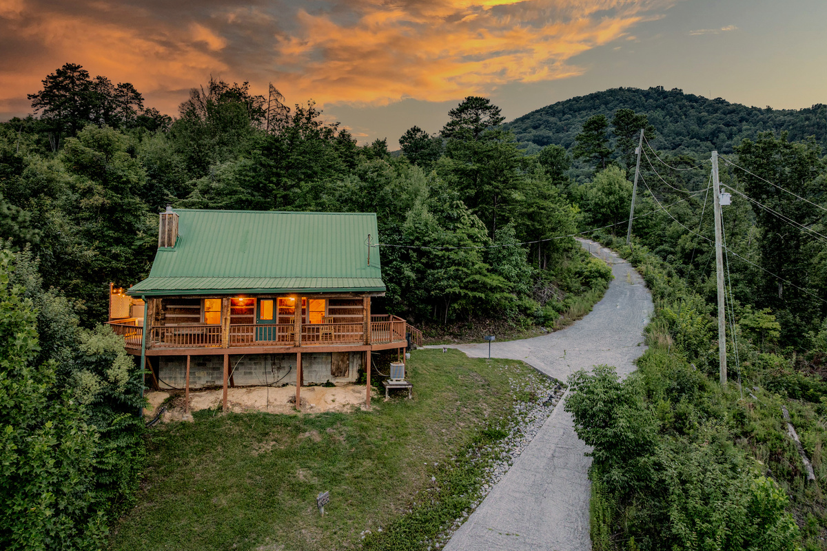 Easy to spot from the road with peaceful mountain surroundings